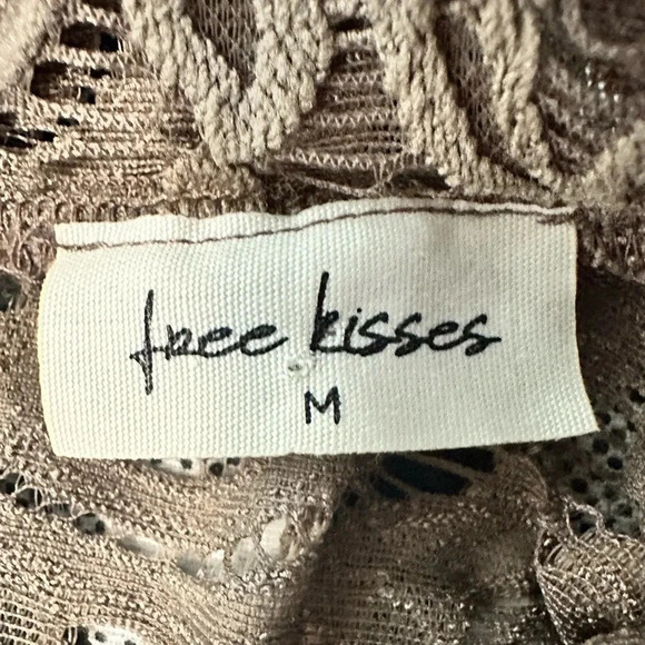 Free Kisses Sheer Lace top.  Olive green w/ zipper up the back Sz M - Picture 6 of 6